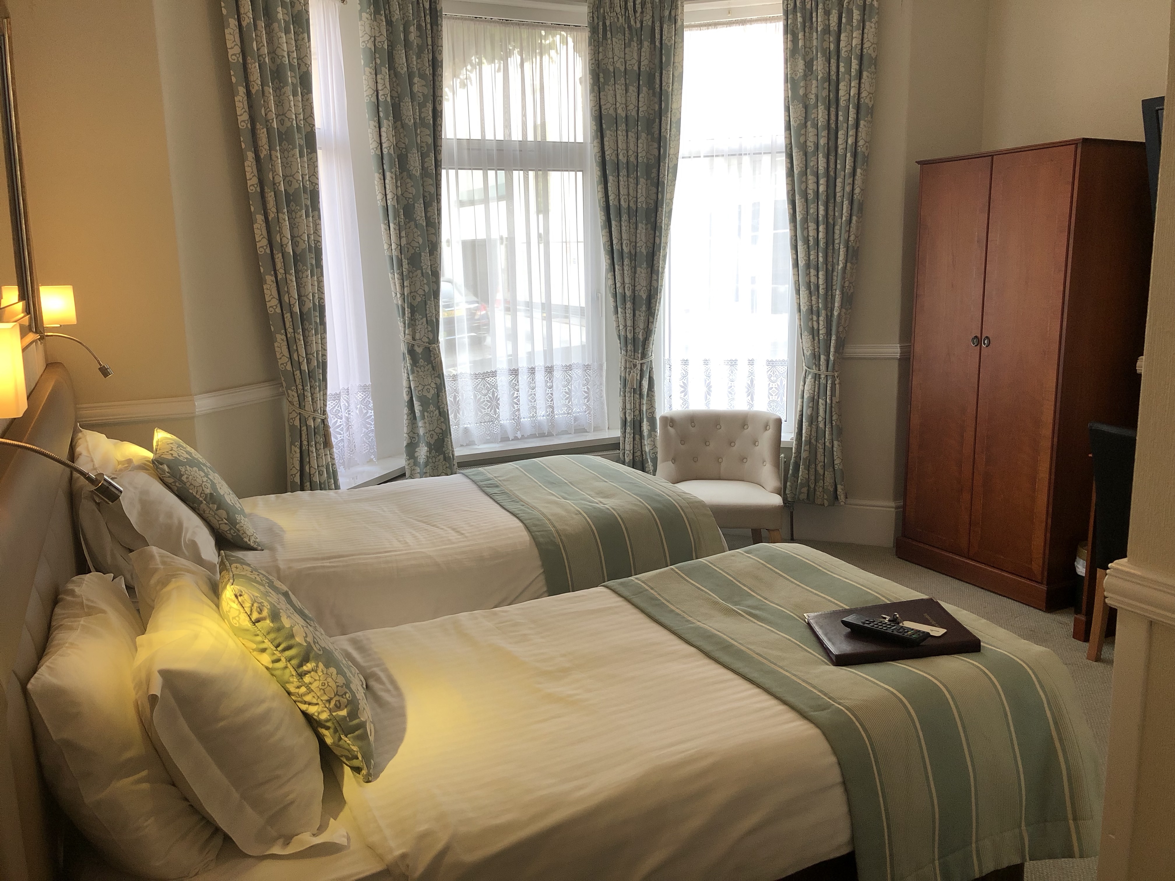 Edgcumbe Guest House Plymouth twin en suite